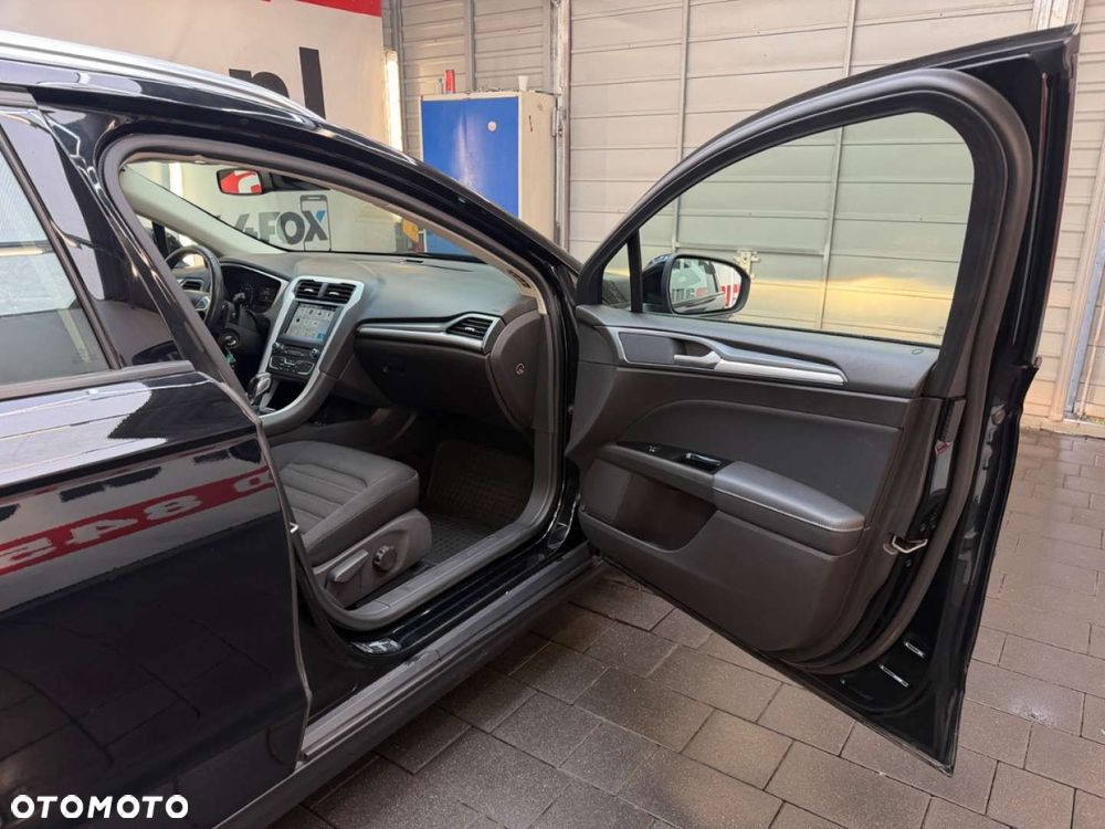 Ford Mondeo - 38