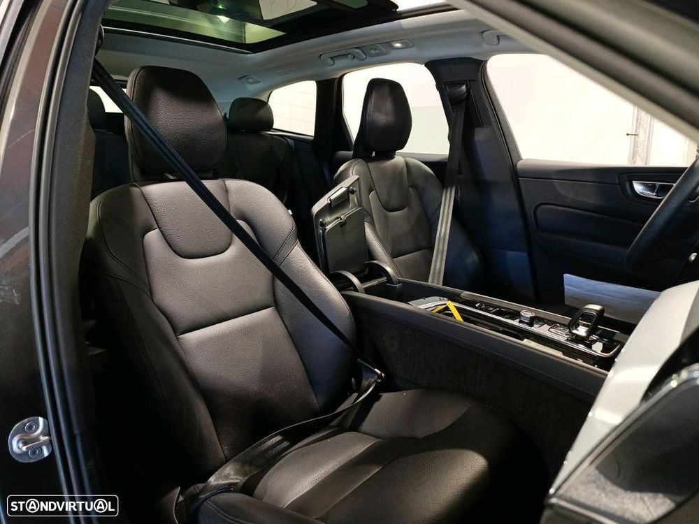 Volvo XC 60 2.0 T6 PHEV Core AWD - 6