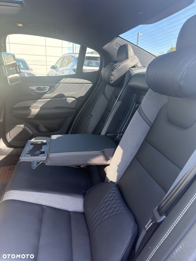 Volvo S60 B5 B AWD Plus Dark - 8