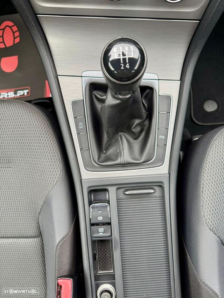 VW Golf 1.6 TDi BlueMotion Confortline - 16