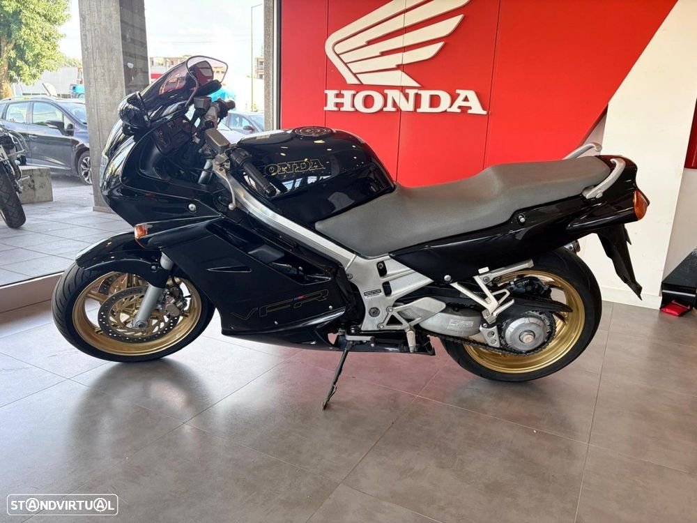 Honda VFR 750 F - 6