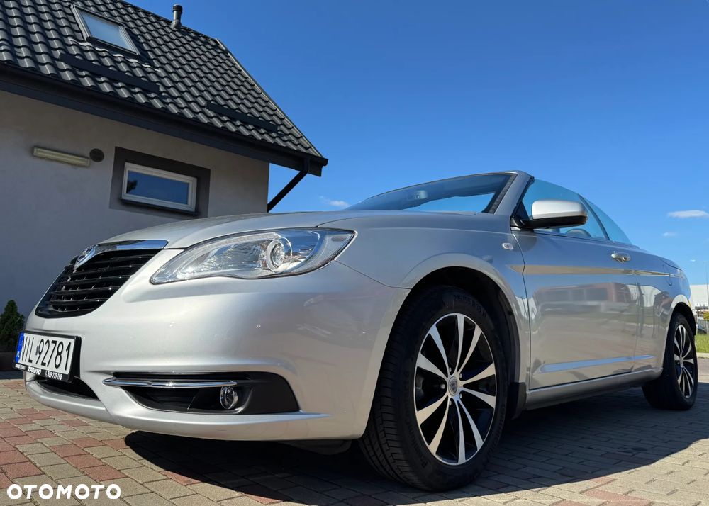 Chrysler 200 - 2