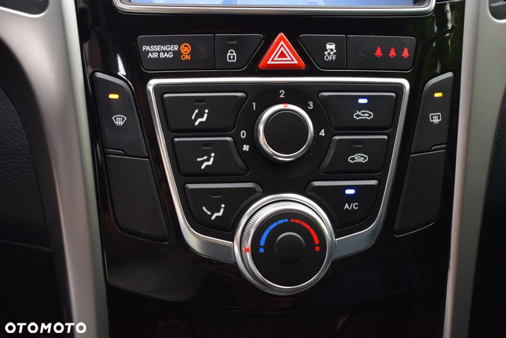 Hyundai i30 1.4 Intro Edition - 12