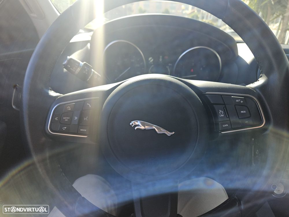 Jaguar F-Pace 2.0 i4D Pure - 30