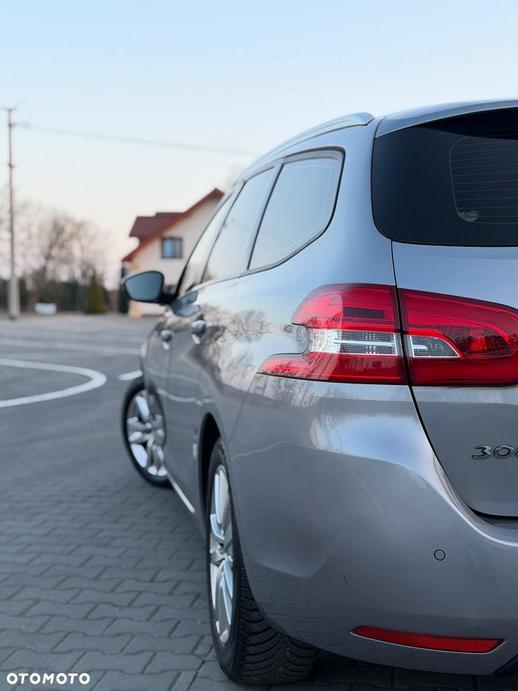 Peugeot 308 BlueHDi 130 EAT8 Stop & Start Allure - 19