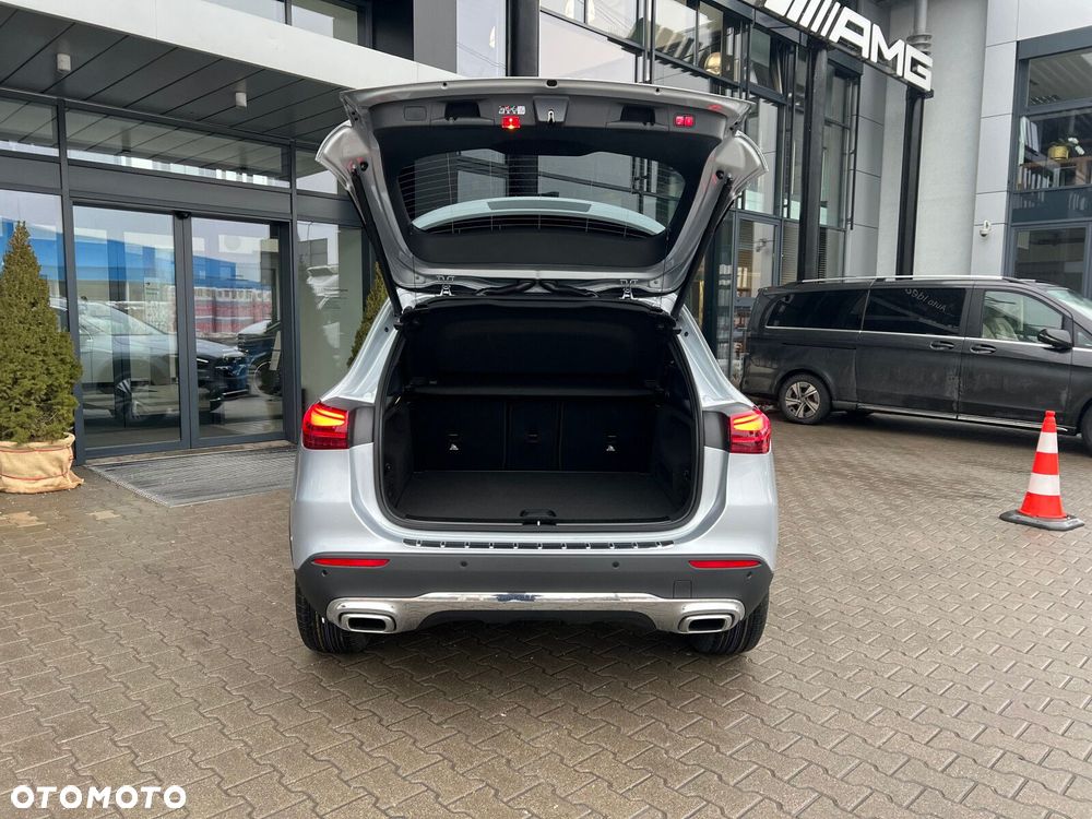Mercedes-Benz GLA - 21