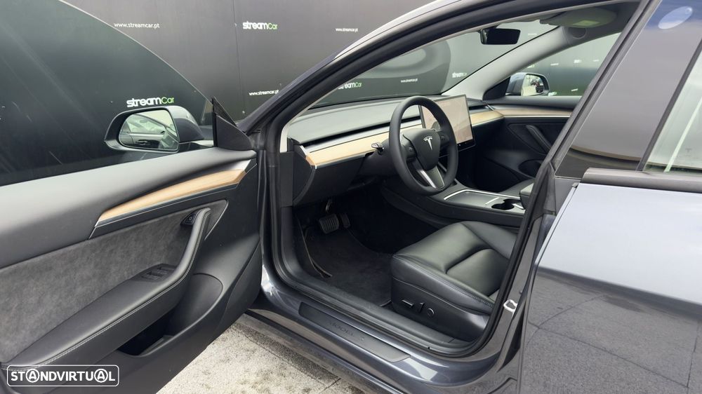 Tesla Model 3 Standard Range Plus RWD — fotografia 9