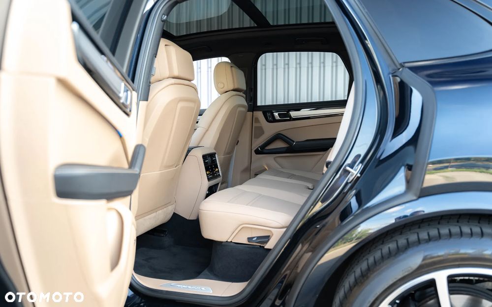 Porsche Cayenne Coupe S Platinum Edition - 23