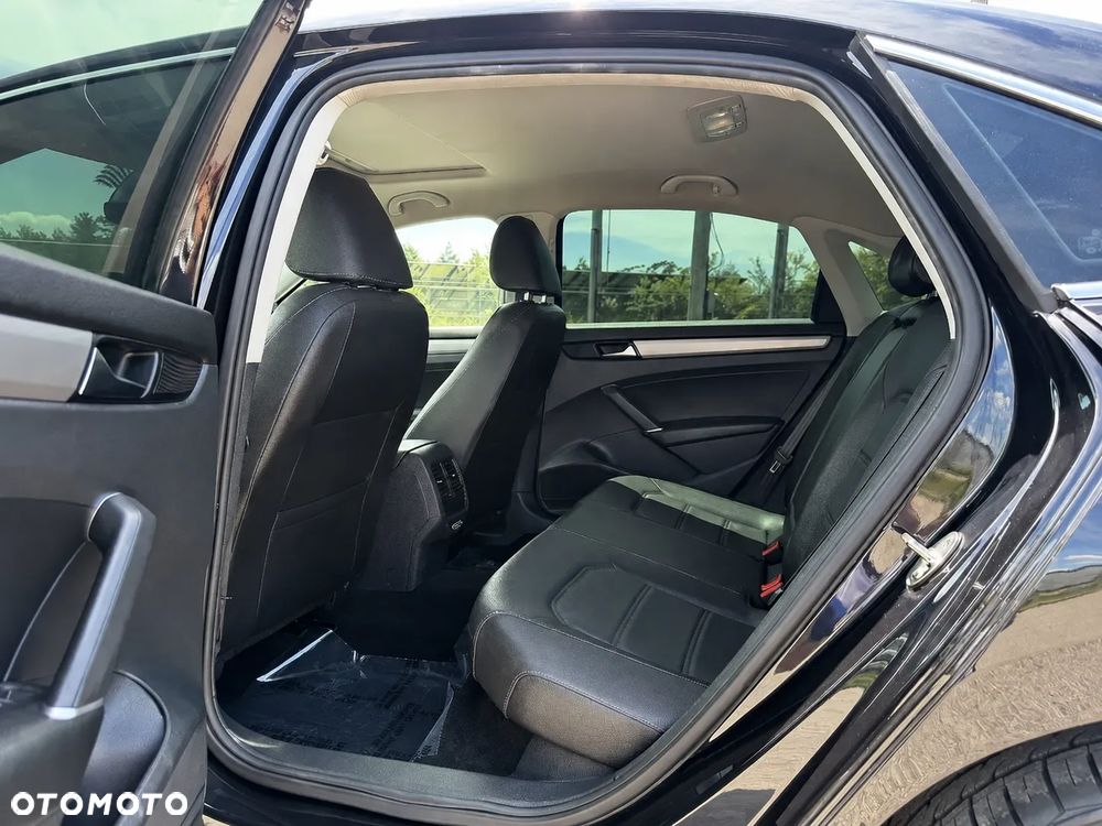 Volkswagen Passat - 17
