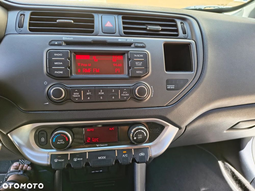 Kia Rio - 16