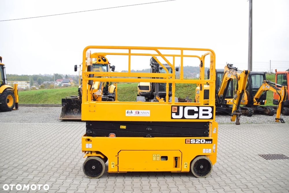 JCB S2032 - 3