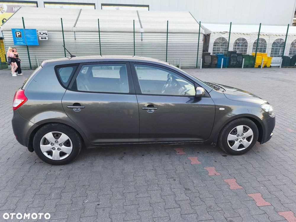 Kia Ceed 1.4 Comfort + - 6