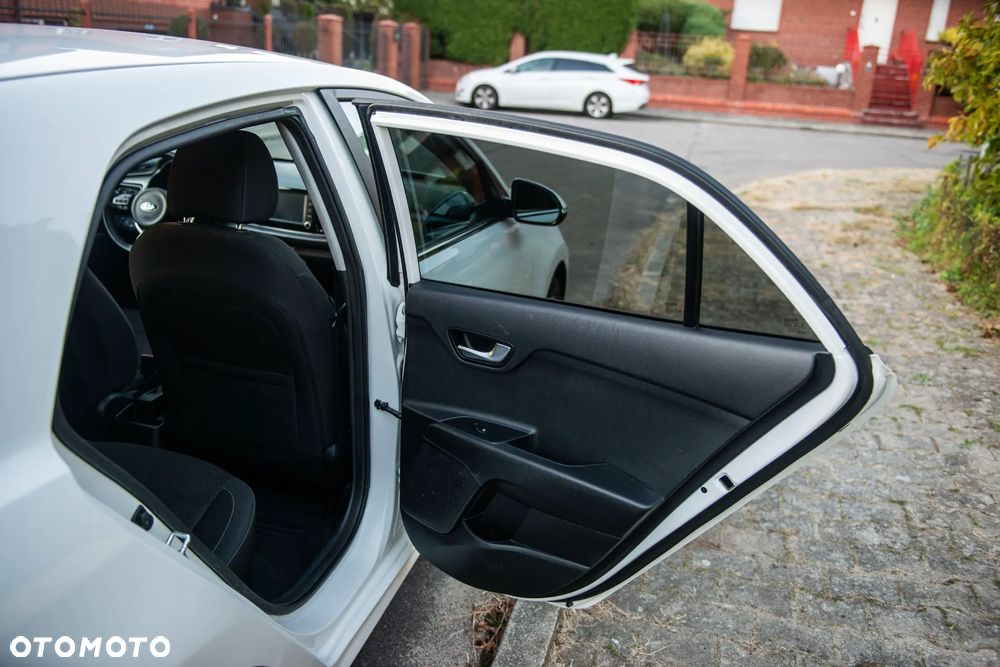 Kia Rio 1.2 Business Line Plus - 24
