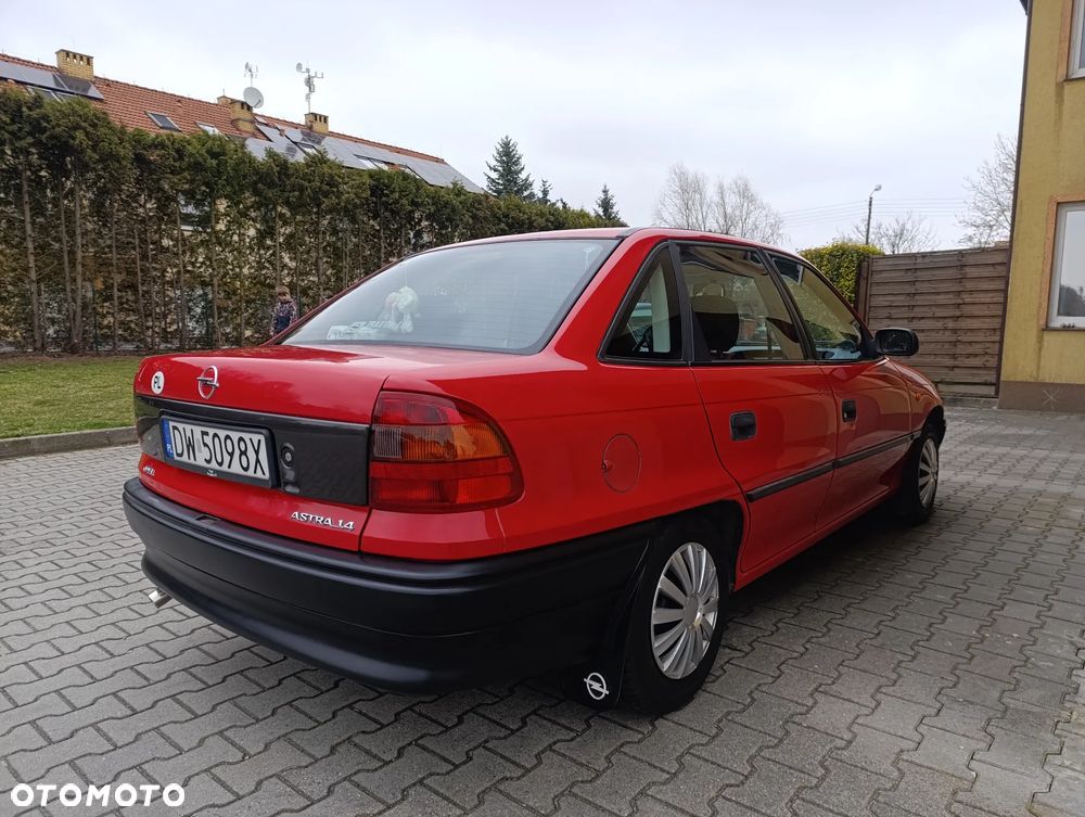 Opel Astra 1.4 GL - 16