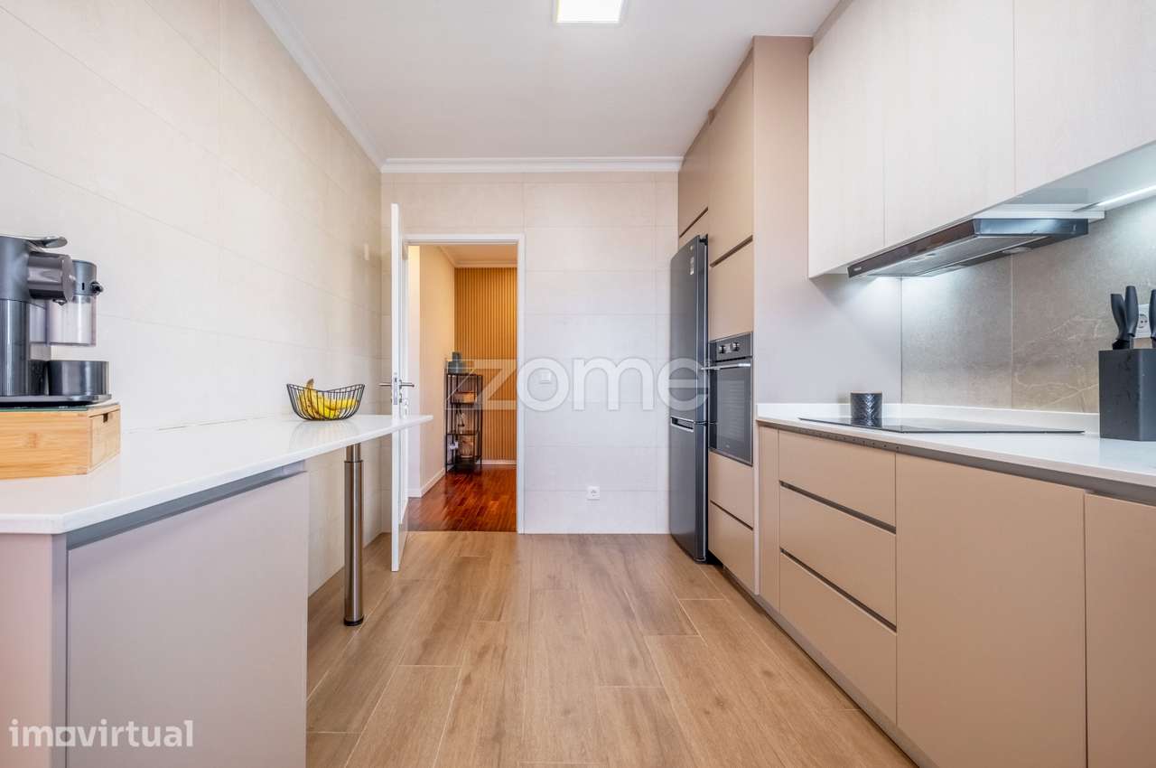 Apartamento T2 renovado com varanda e garagem - Águas Santas, Maia - Grande imagem: 3/36