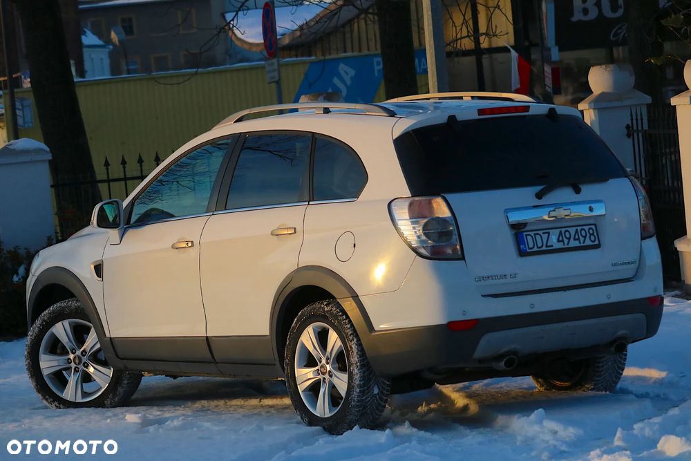 Chevrolet Captiva 2.0 d LT high (deu) - 23