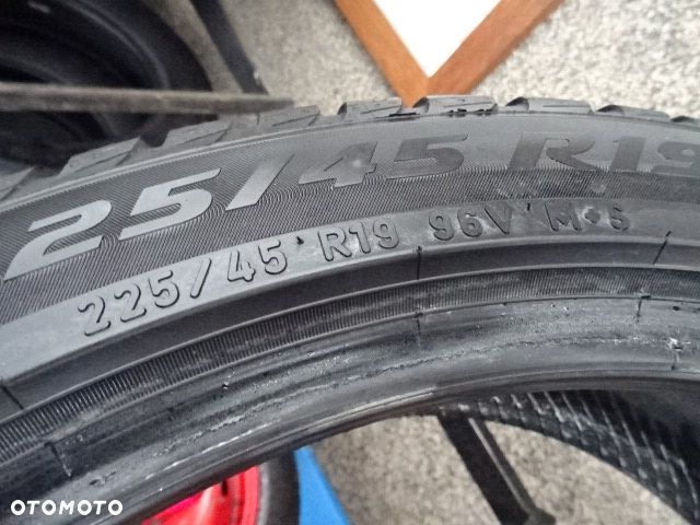 225/45/R19 98V RSC Pirelli Winter Sotto ZERO 3 3 - 8