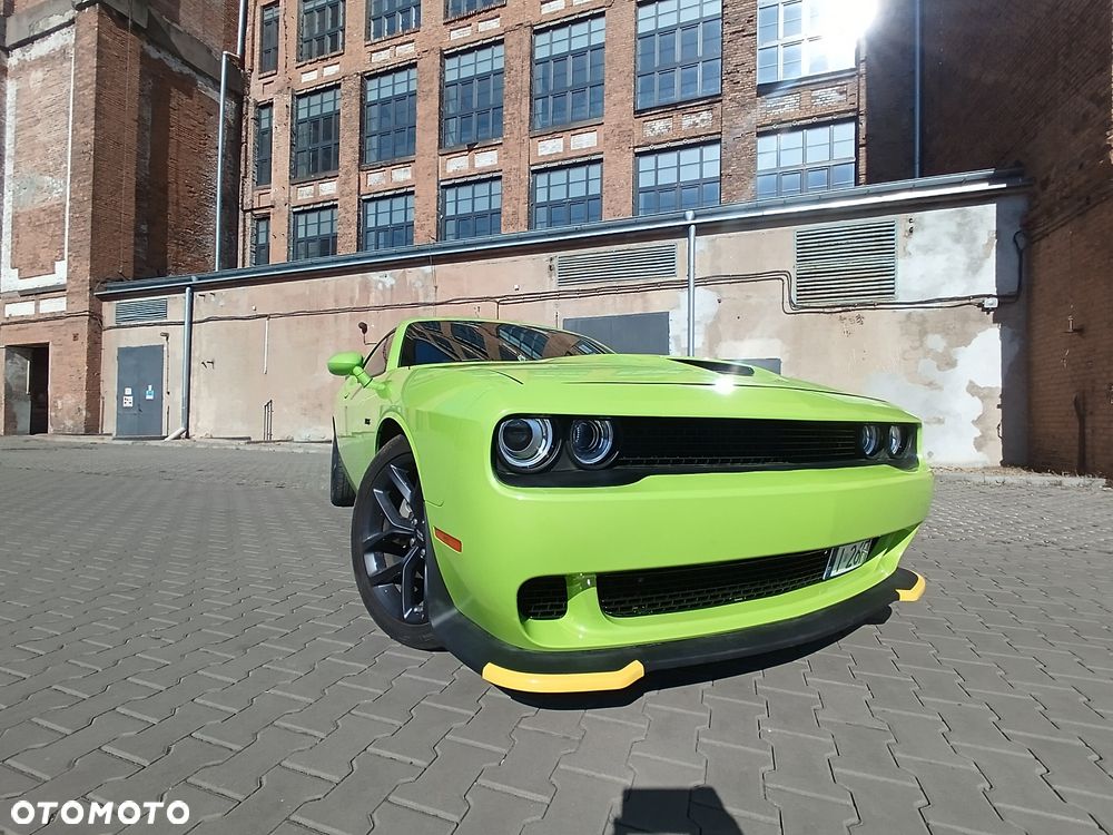 Dodge Challenger - 1