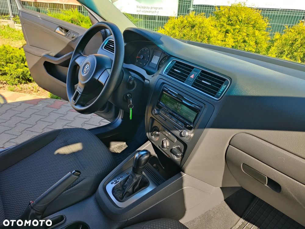 Volkswagen Jetta - 25