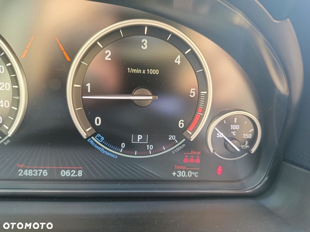 BMW Seria 5 520d Luxury Line - 11