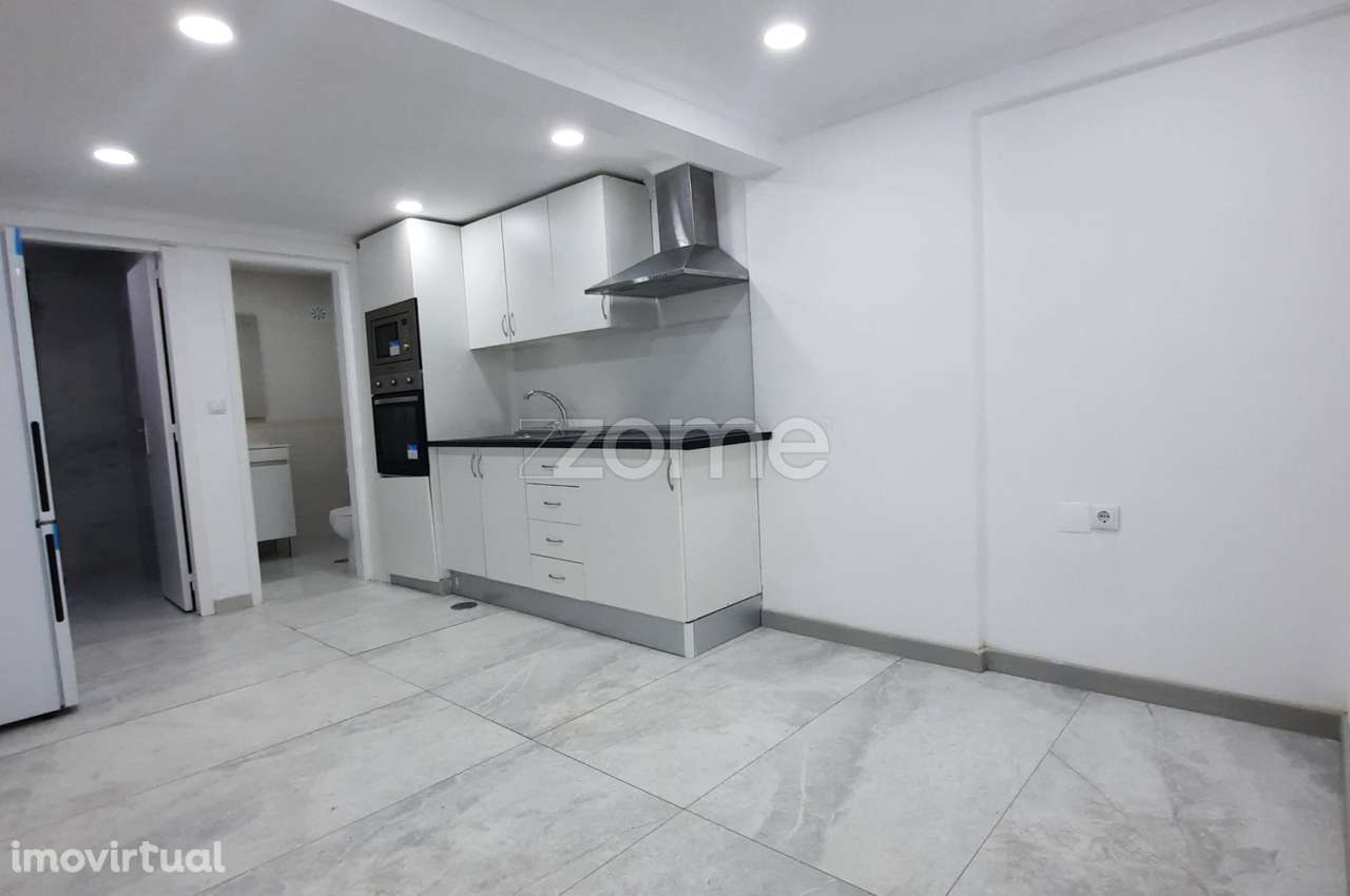 Loja transformado em apartamento T1, com 46 m2, em Vale de Milhaços - Grande imagem: 3/19
