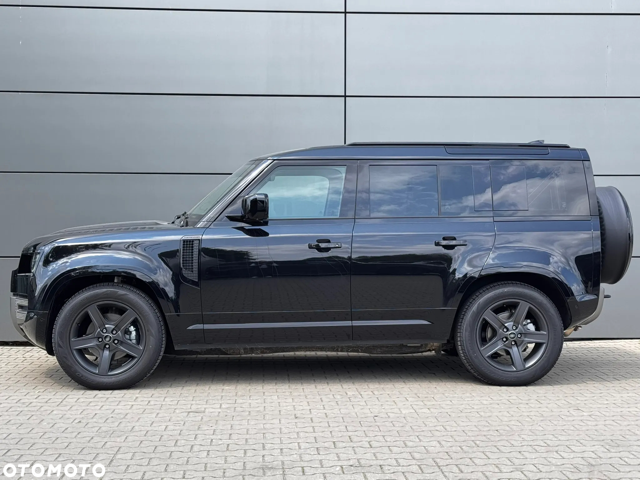 Land Rover Defender 110 2.0 D240 SE - 3