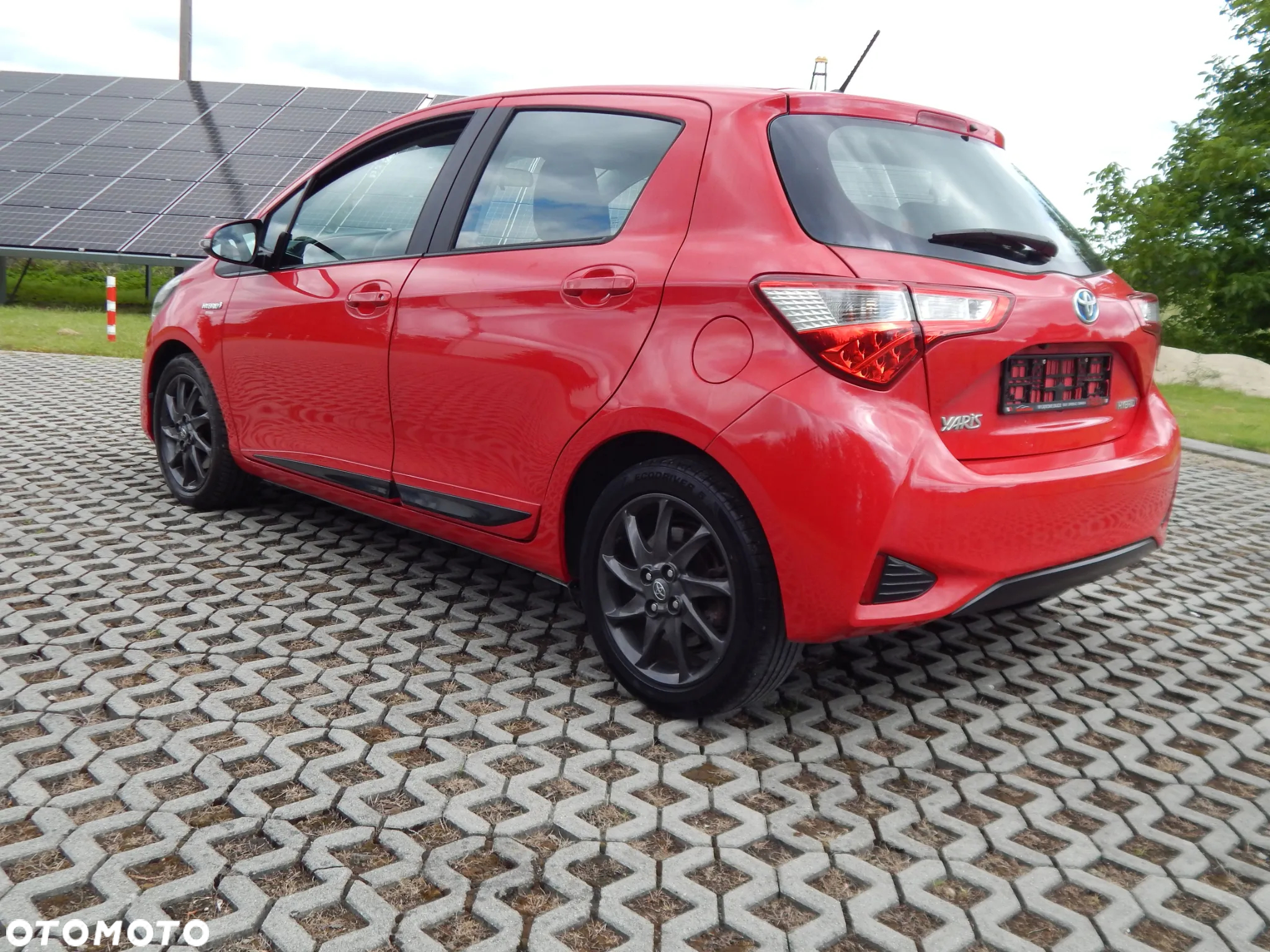 Toyota Yaris Hybrid 100 Premium - 13