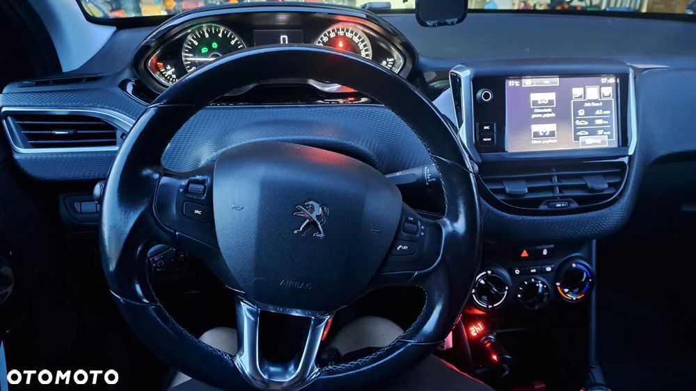 Peugeot 208 1.2 PureTech Style - 8