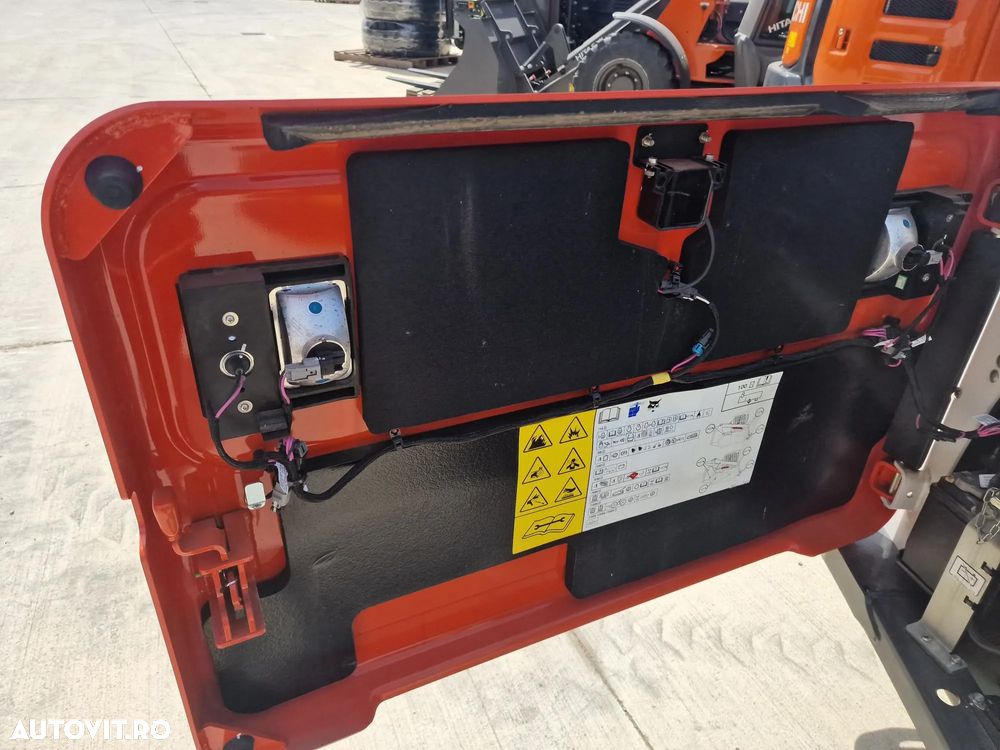 Bobcat S510, ANVELOPE PLINE, USA CABINA, AER CONDITIONAT, ridica 810kg, motor 55CP Kubota, Masa operatinalal 2,8t, L 3,4m x latime 1,75m x inaltime 1,95m, cupa 1mc, posibilitate leasing 41.900 EUR+Tva - 31