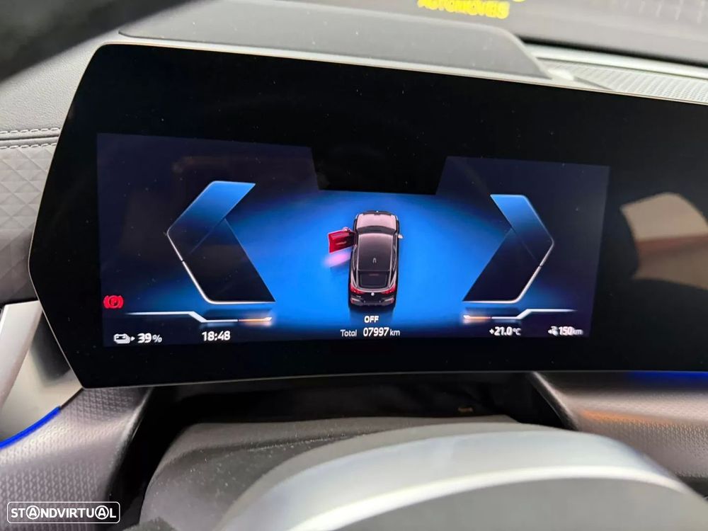 BMW iX2 eDrive20 Pack Desportivo M - 32