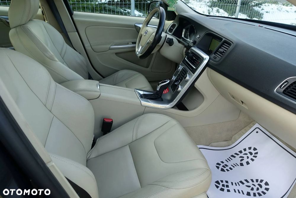 Volvo V60 Cross Country D4 Geartronic Summum - 11