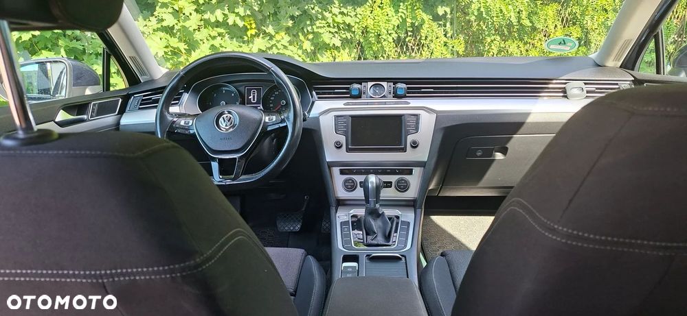 Volkswagen Passat - 11
