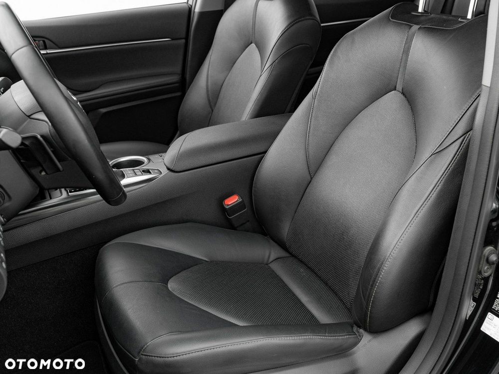 Toyota Camry - 14