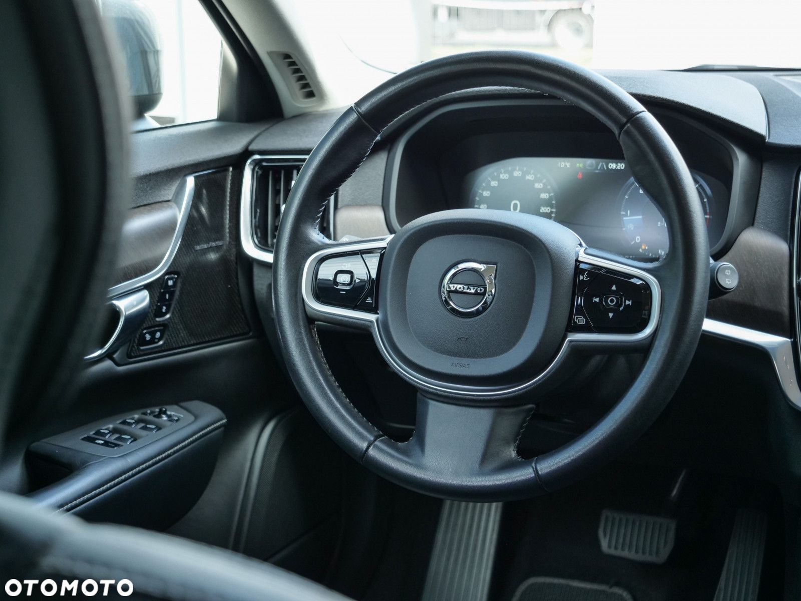 Volvo V90 Cross Country - 18