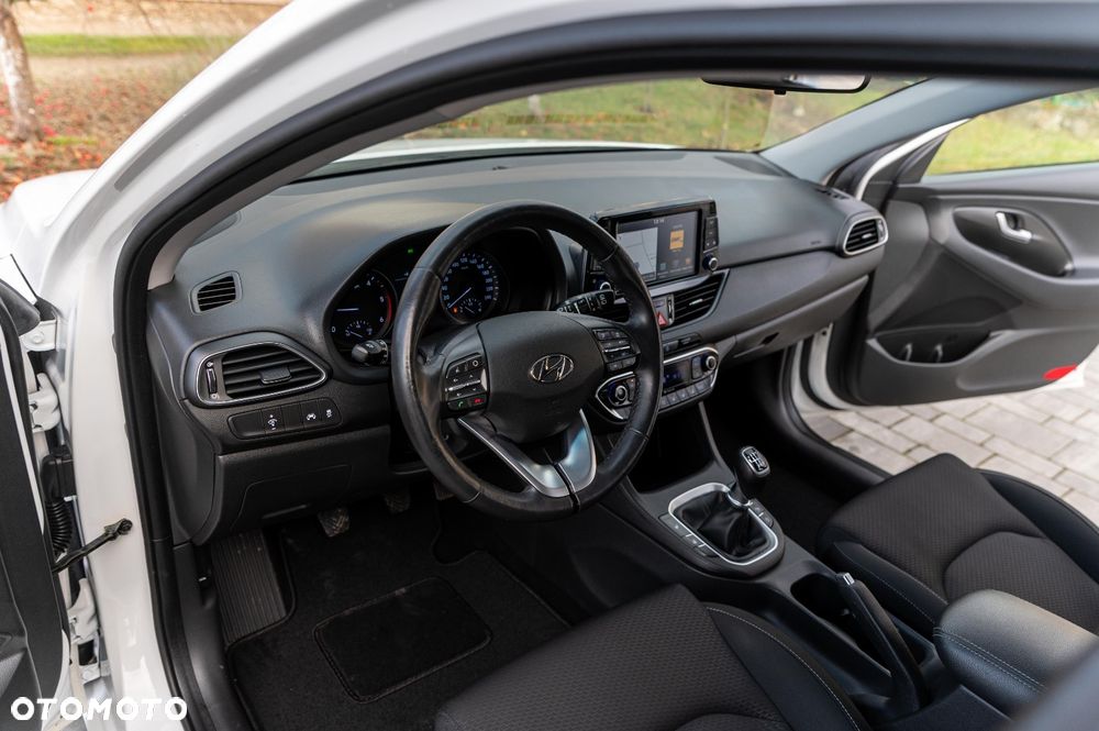 Hyundai i30 1.6 CRDi Fifa World Cup Edition - 25