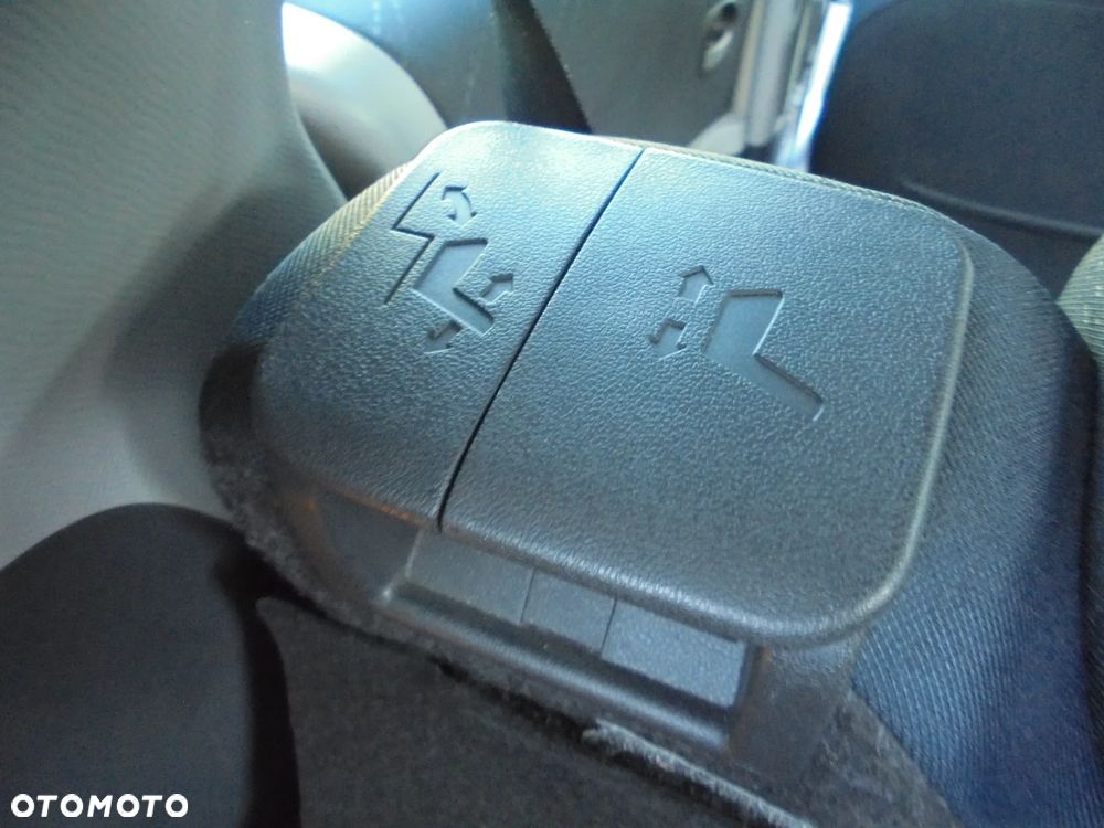 Toyota Yaris 1.3 VVT-i Travel - 10