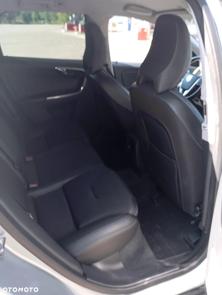 Volvo XC 60 D4 Drive-E Momentum - 3