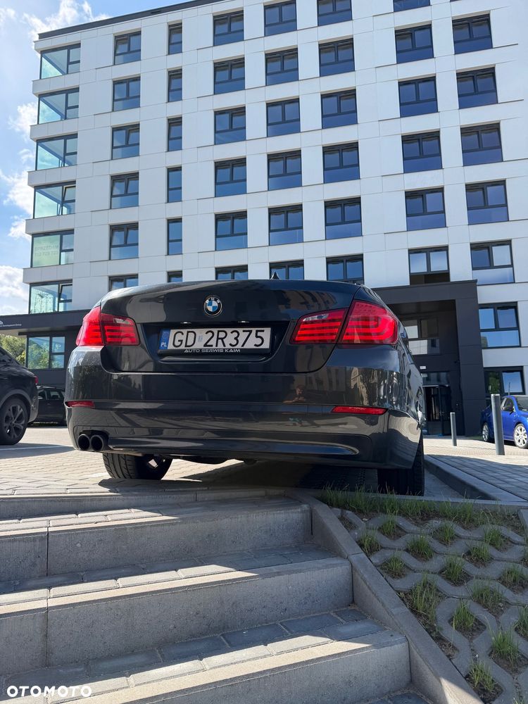 BMW Seria 5 525d xDrive - 11