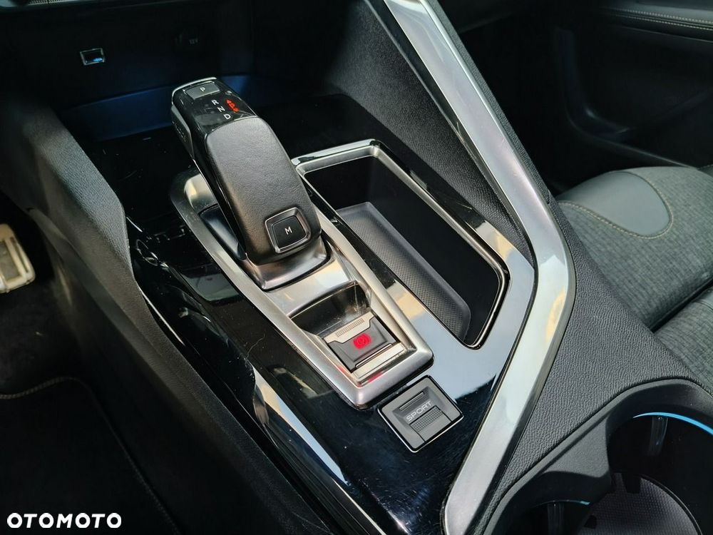 Peugeot 3008 1.6 PureTech GPF GT Line S&S EAT8 - 39