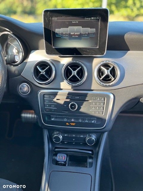 Mercedes-Benz CLA 200 7G-DCT AMG Line - 9