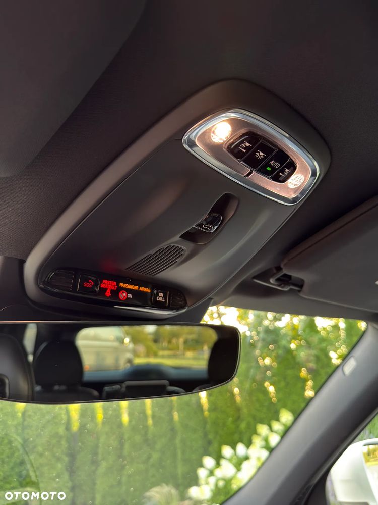 Volvo XC 90 D5 AWD Geartronic RDesign - 26