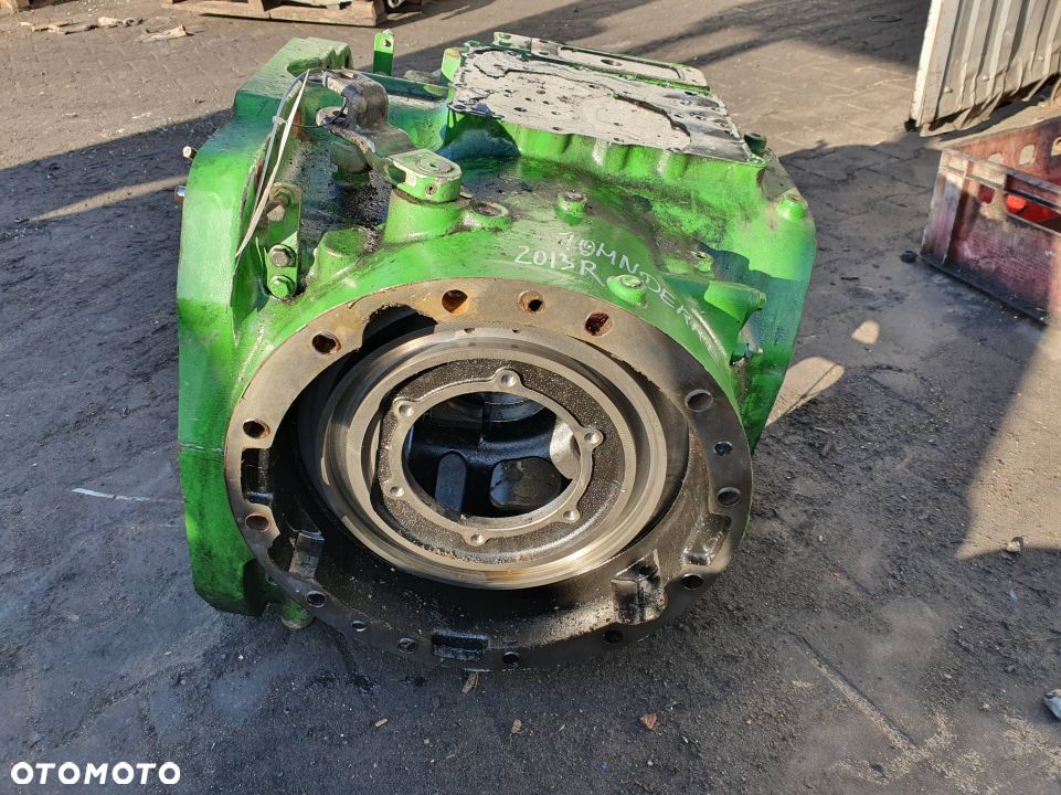 OBUDOWA SKRZYNI JOHN DEERE 5090M MOSTU REDUKTORA - 5