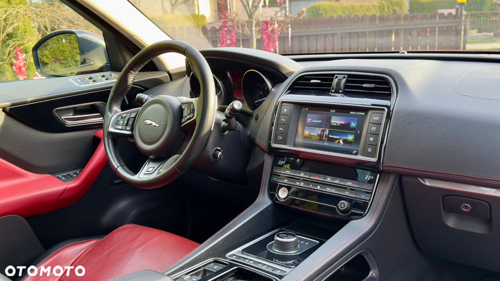 Jaguar F-Pace 2.0 i4P AWD R-Sport - 13