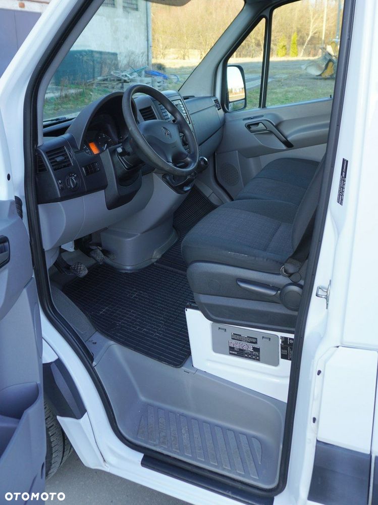 Mercedes-Benz Sprinter - 9