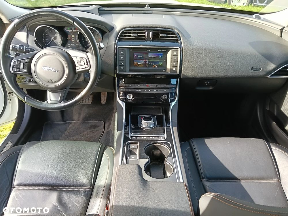 Jaguar XE 2.0 D AWD Prestige - 8