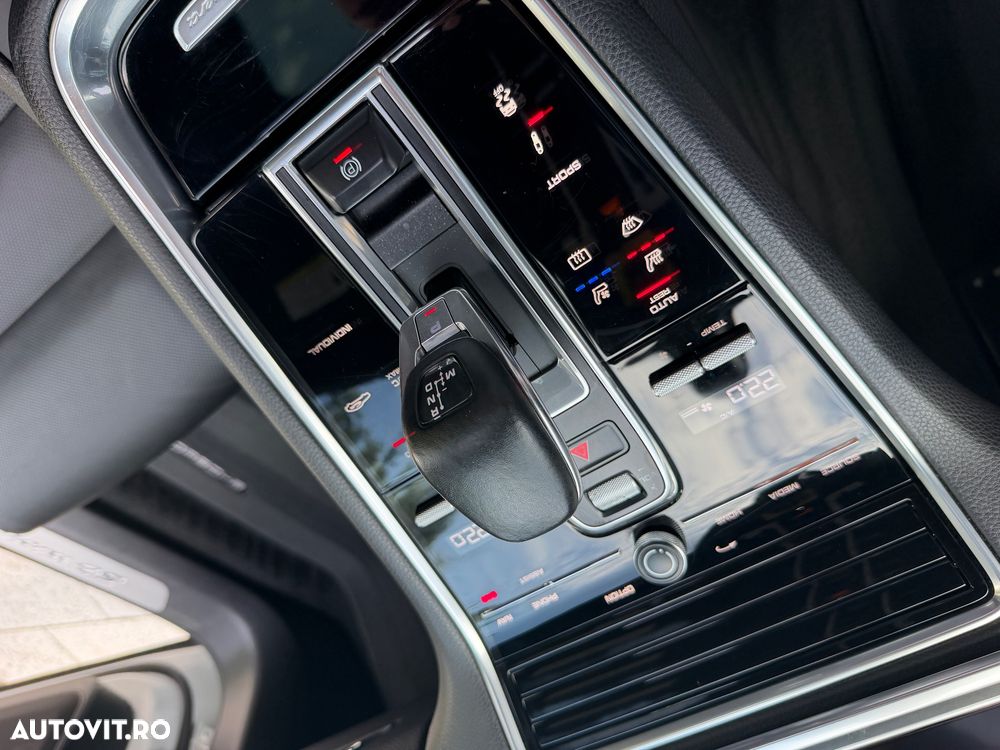 Porsche Panamera 4S Executive - 34