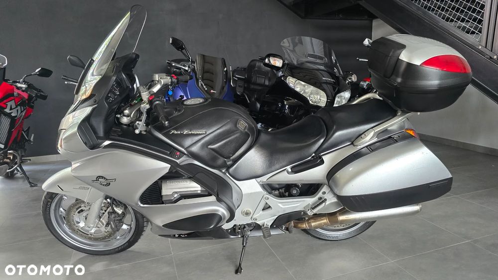 Honda ST - 1