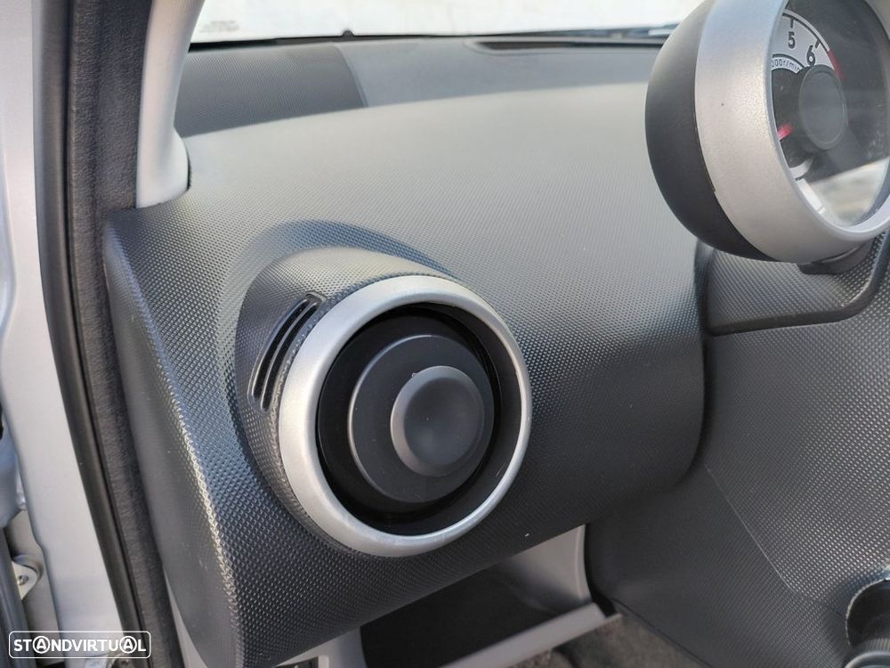 Peugeot 107 1.0 Black&Silver - 33