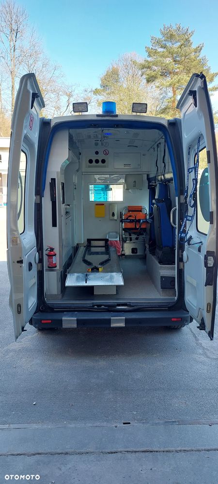 Renault Trafic ambulans - 21