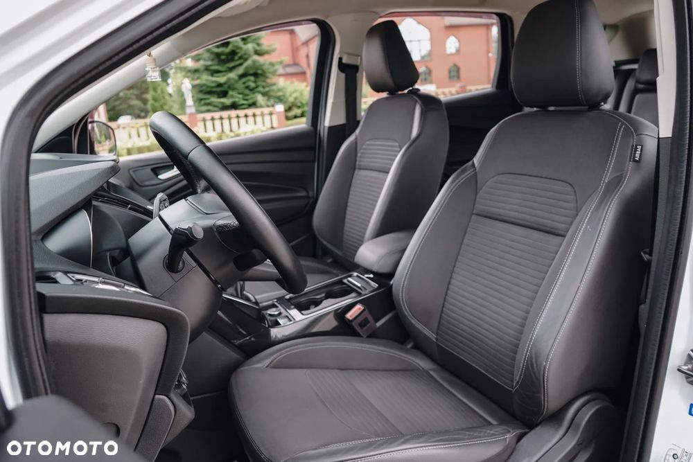Ford Kuga 2.0 TDCi 2x4 Titanium - 19